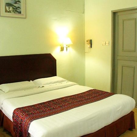 Grand Supreme Hotel Кучинг Экстерьер фото