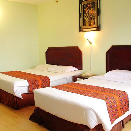 Grand Supreme Hotel Кучинг Экстерьер фото