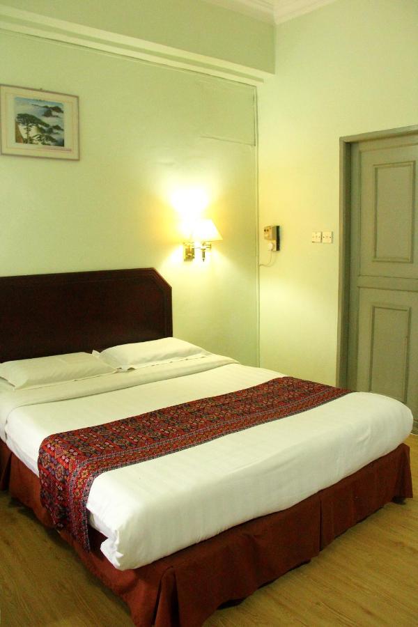 Grand Supreme Hotel Кучинг Экстерьер фото