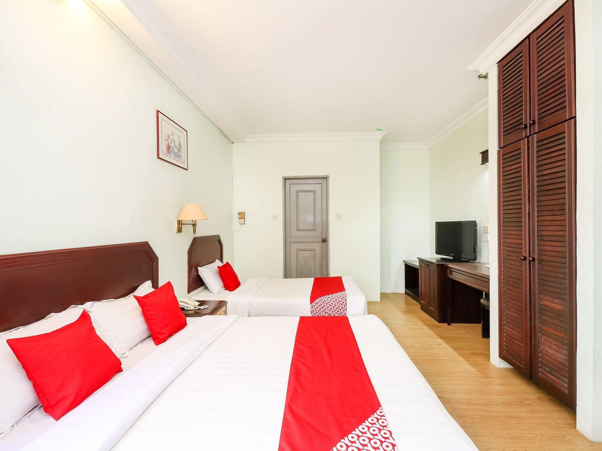 Grand Supreme Hotel Кучинг Экстерьер фото