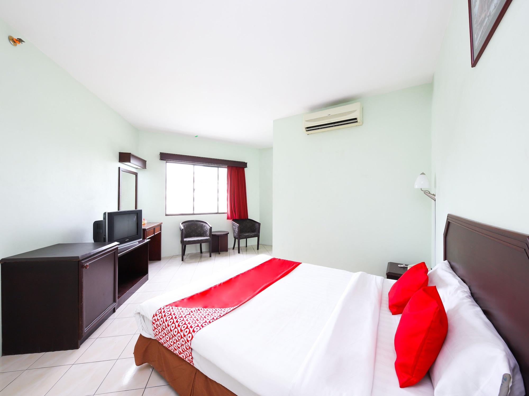 Grand Supreme Hotel Кучинг Экстерьер фото