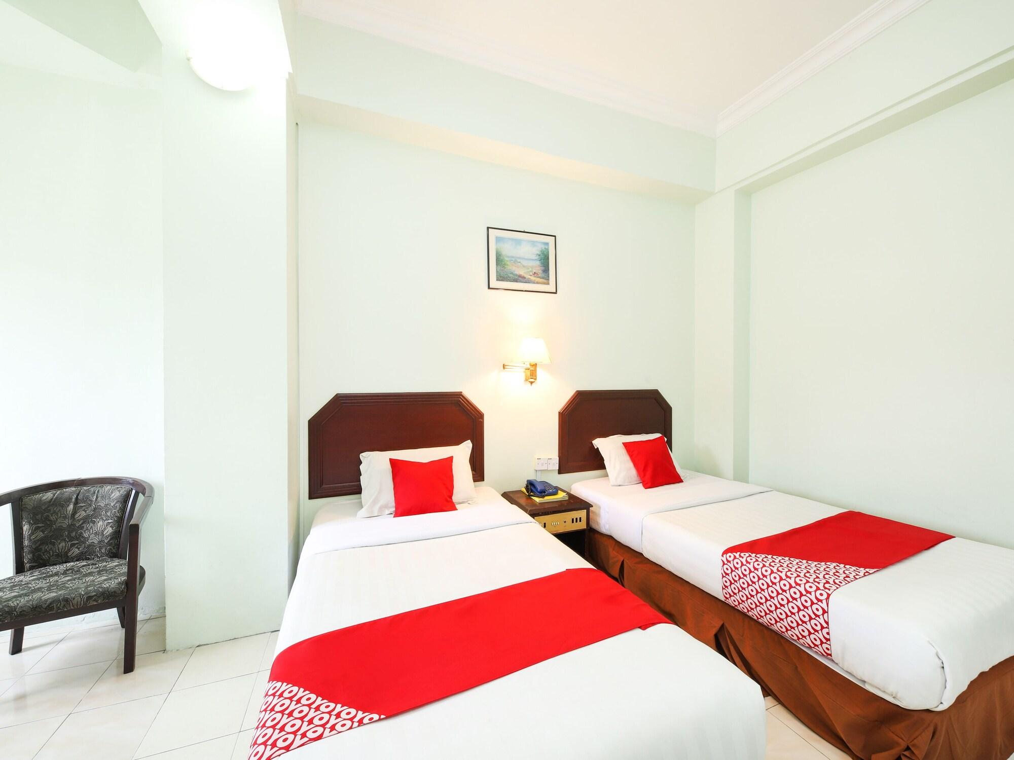 Grand Supreme Hotel Кучинг Экстерьер фото