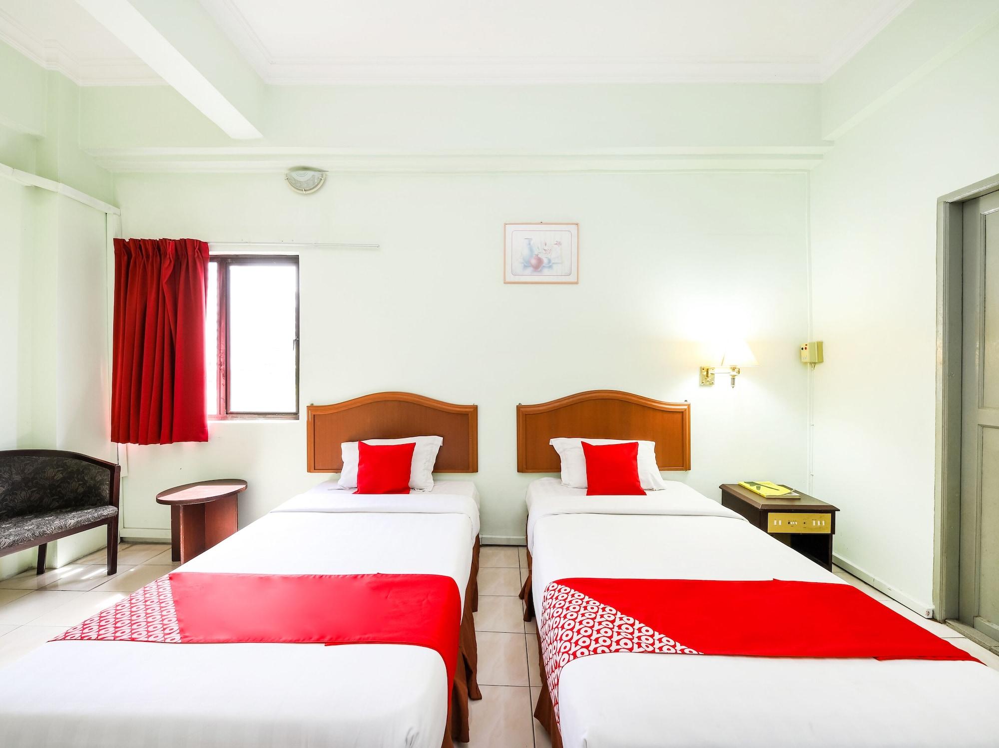 Grand Supreme Hotel Кучинг Экстерьер фото