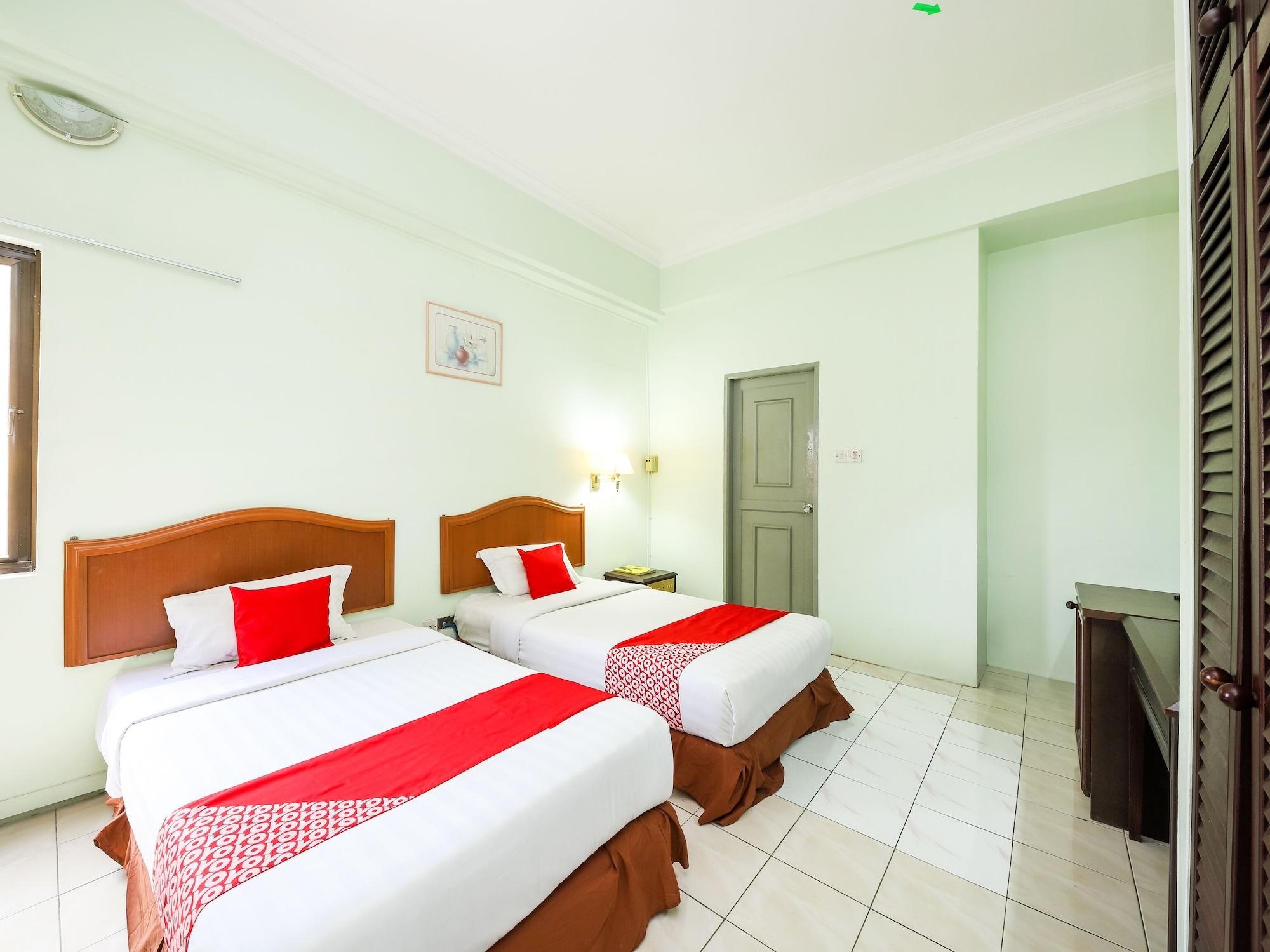 Grand Supreme Hotel Кучинг Экстерьер фото