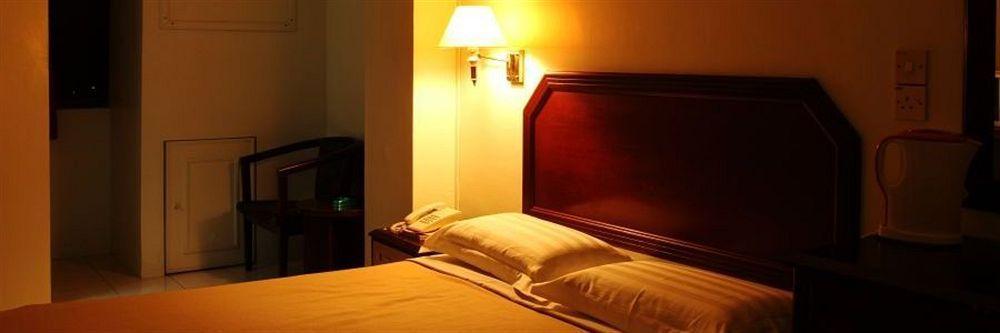 Grand Supreme Hotel Кучинг Экстерьер фото