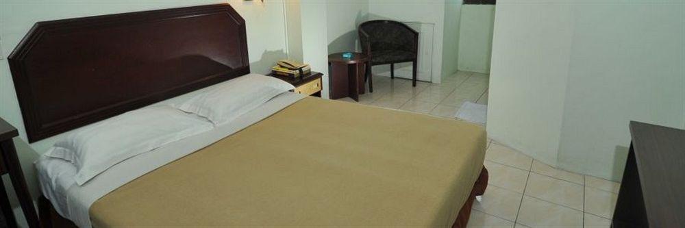 Grand Supreme Hotel Кучинг Экстерьер фото
