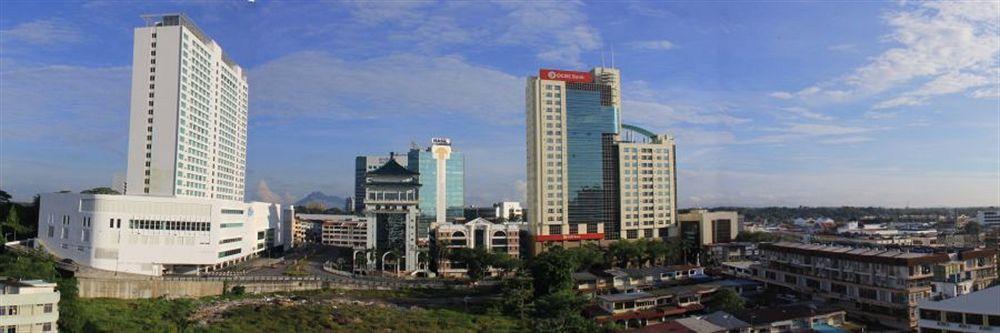 Grand Supreme Hotel Кучинг Экстерьер фото
