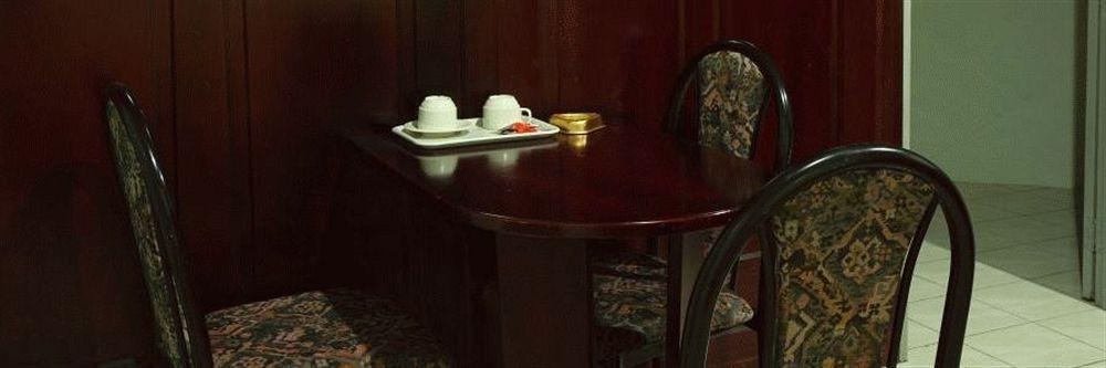 Grand Supreme Hotel Кучинг Экстерьер фото