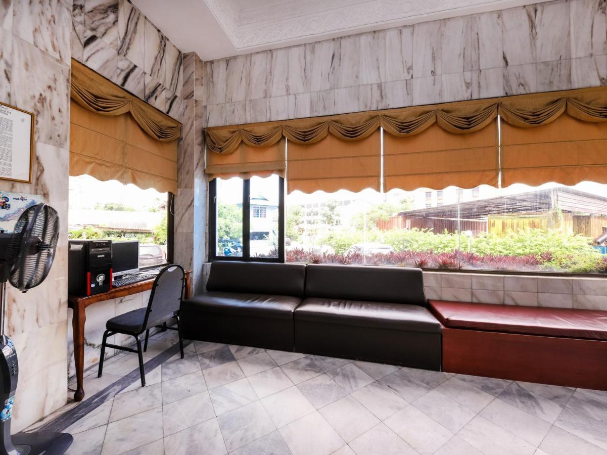 Grand Supreme Hotel Кучинг Экстерьер фото