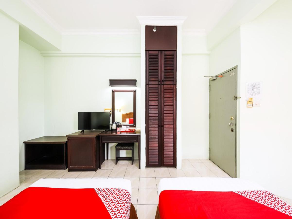 Grand Supreme Hotel Кучинг Экстерьер фото