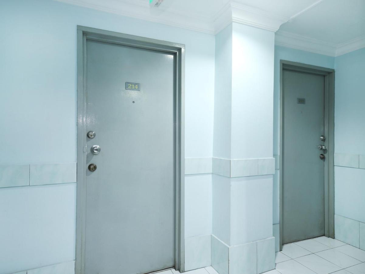 Grand Supreme Hotel Кучинг Экстерьер фото