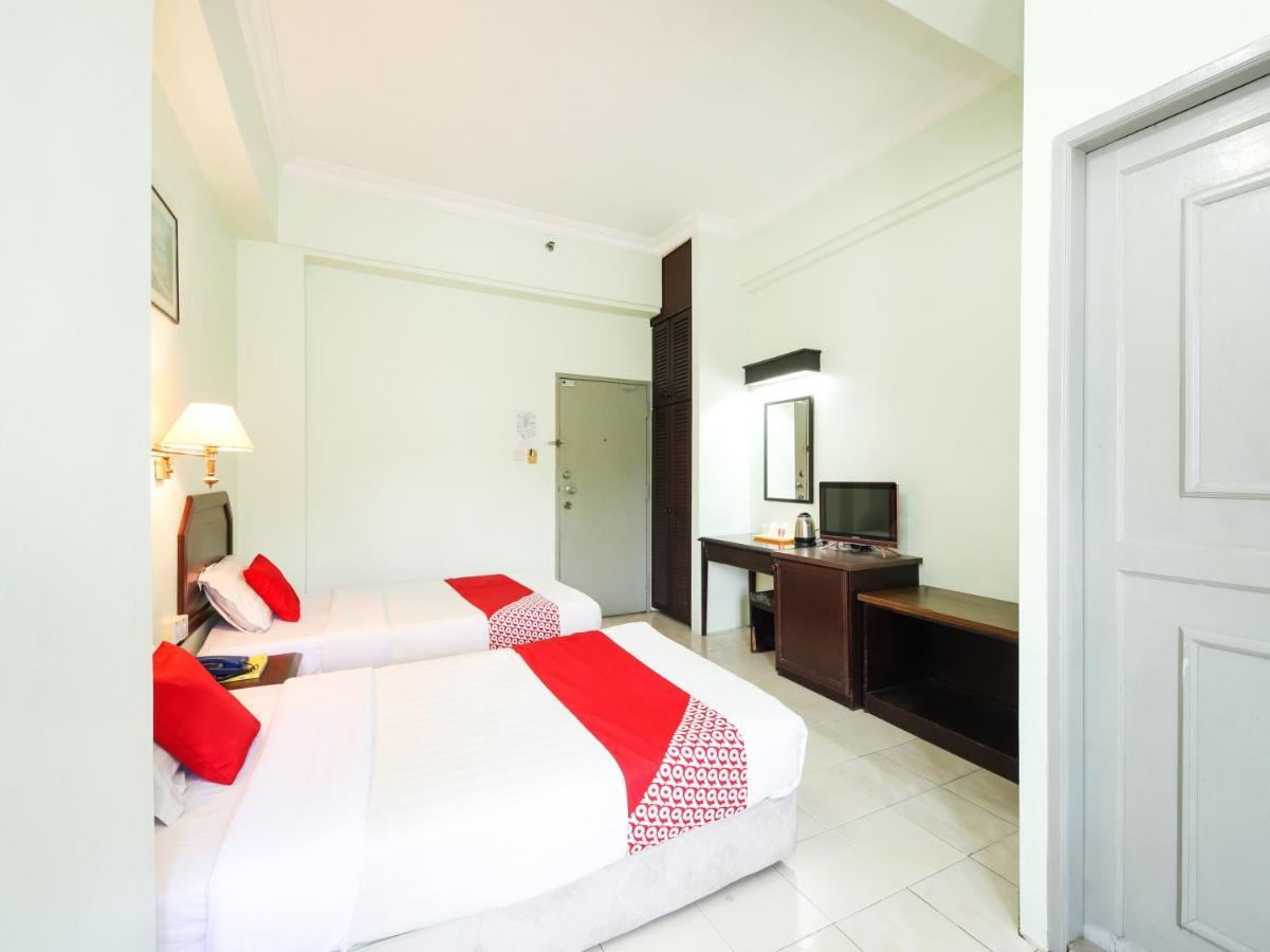 Grand Supreme Hotel Кучинг Экстерьер фото