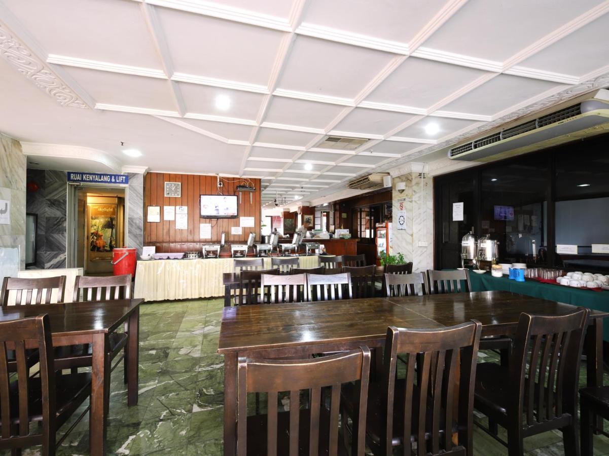 Grand Supreme Hotel Кучинг Экстерьер фото
